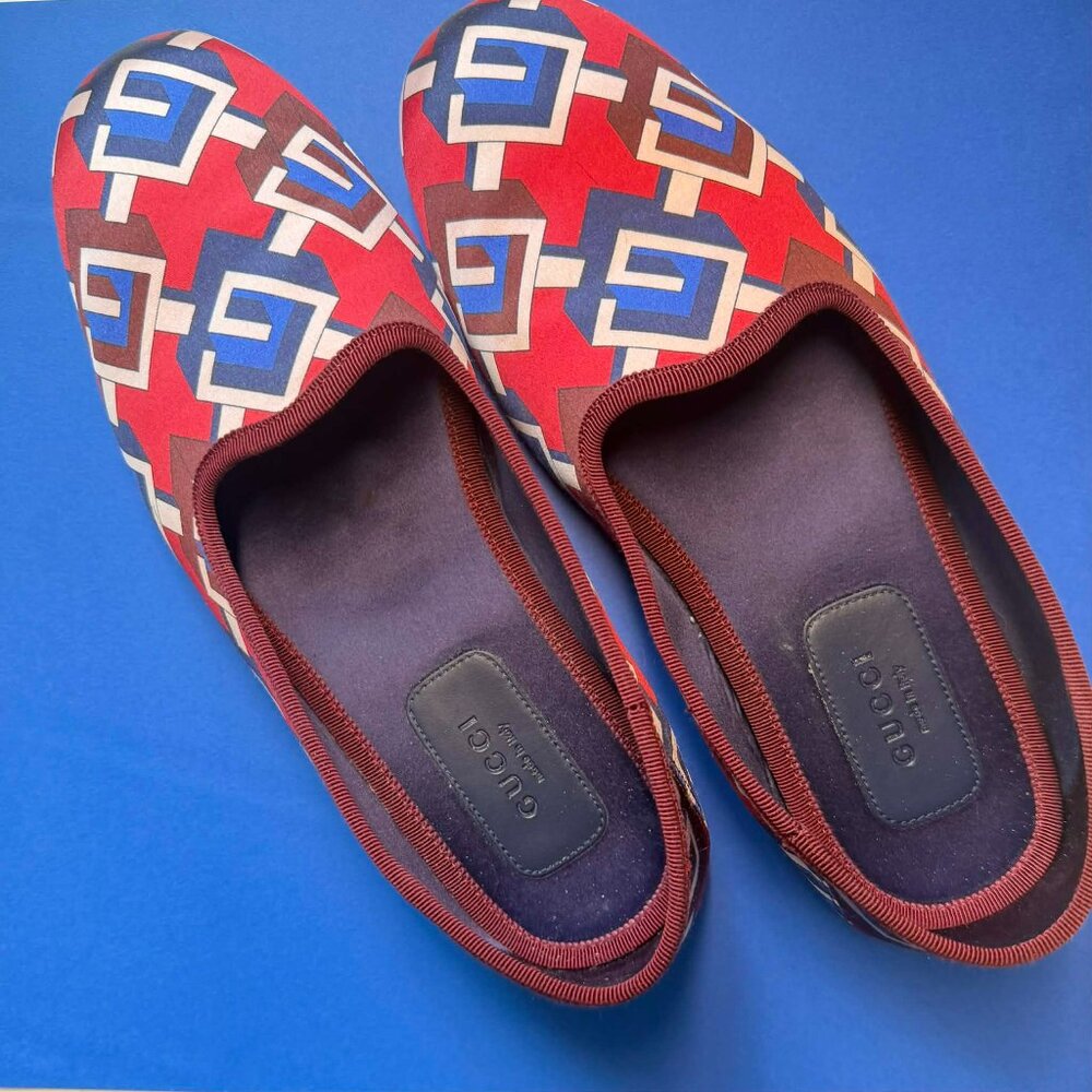 GUCCI  Red and blue Slippers with Bold geometric G Logo - Authentic